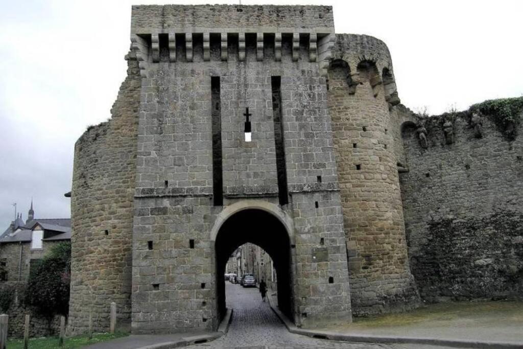 Apartamento T2 situé au cœur du centre historique de Dinan Exterior foto